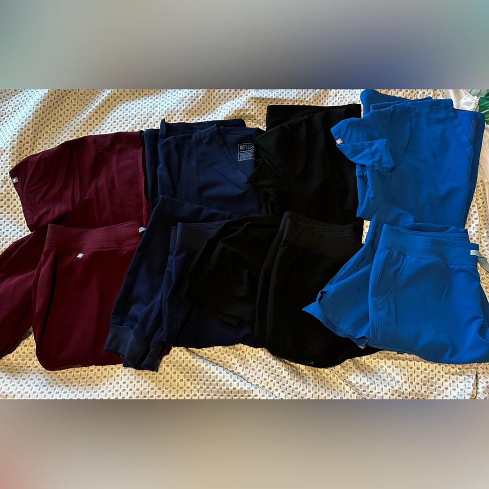 4 sets of women’s fig scrubs!